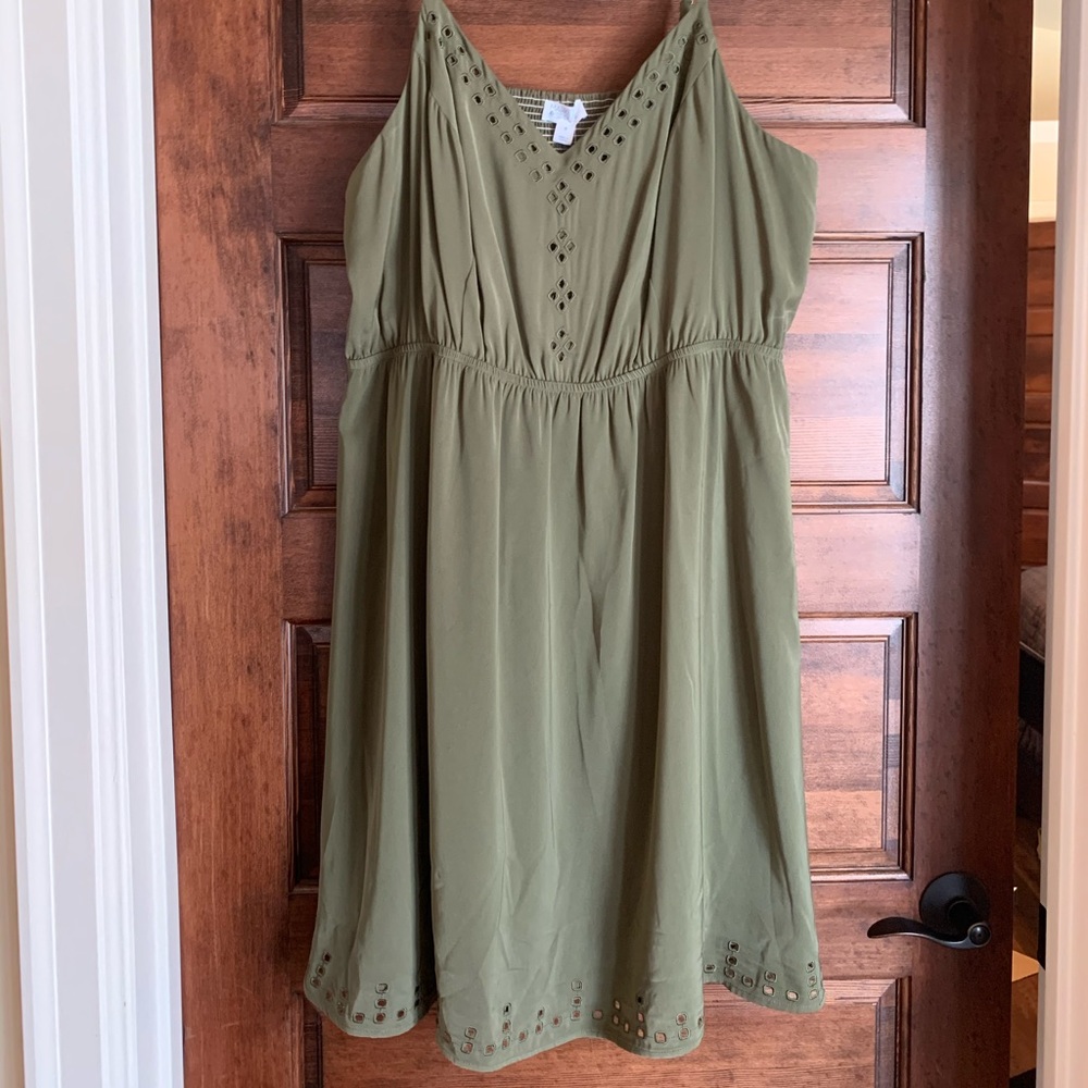 Short green dress